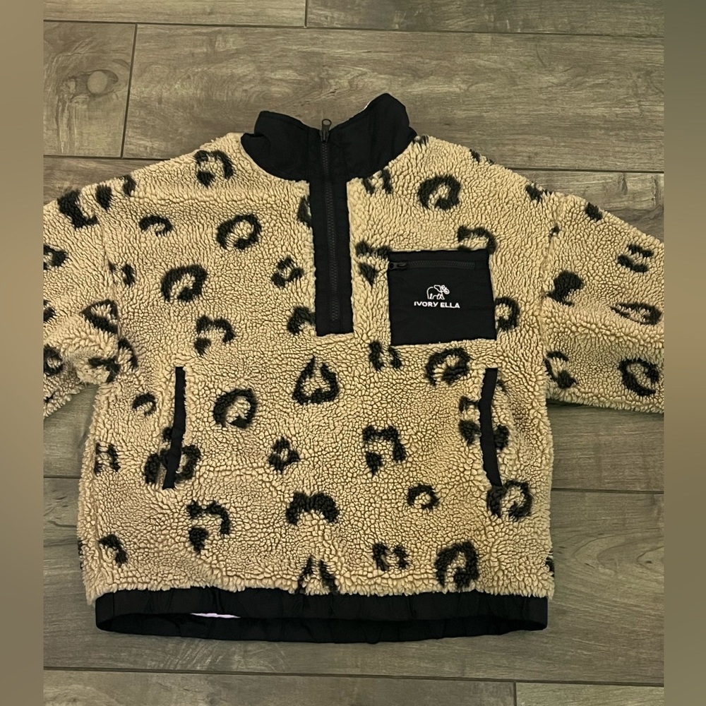 Adorable Ivory Ella Pullover. Perfect condition